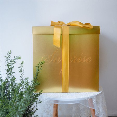 Surprise gift box, gold, 50x50x50 cm