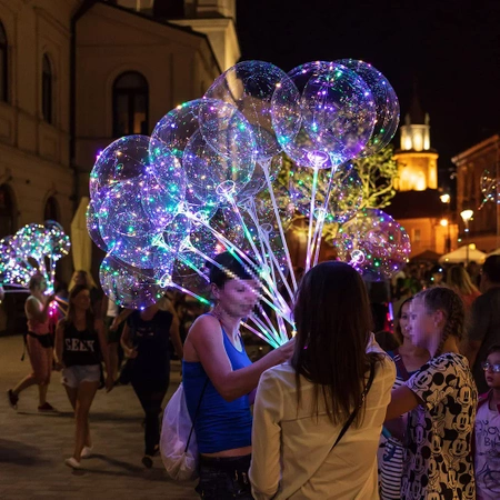 Transparent Bobo balloon with LED lights on a 50cm stick, 1 set.