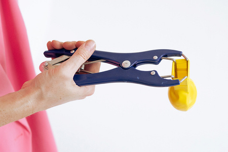 Balloon neck expander