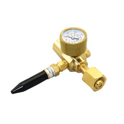 Helium-Ballonfüllventil mit Manometer.