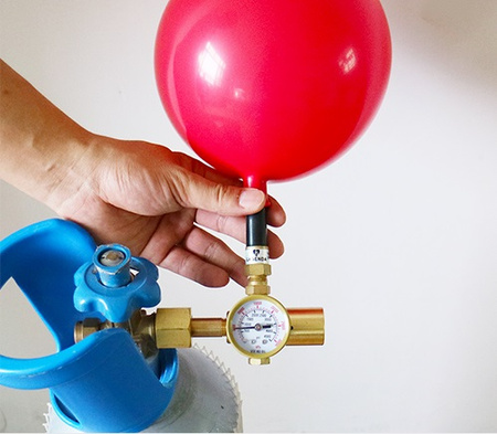 Helium-Ballonfüllventil mit Manometer.